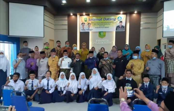 Dinas Pendidikan Provinsi Riau Fasilitasi  Sosialisasi PPDB Tahun 2021/2022