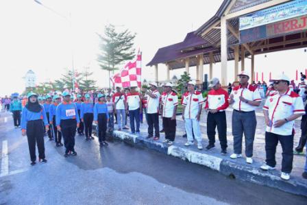 Sempena HUT RI ke 71, Bupati Karimun Lepas Lomba Lari 10 dan 17 KM