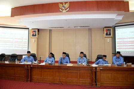 Realisasi Anggaran Minim, Gubri Sebut SKPD Tak Becus 
