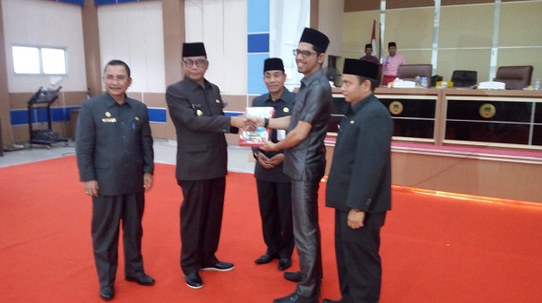 Pemkab Rohil Sampaikan Jawaban Tentang 12 Ranperda