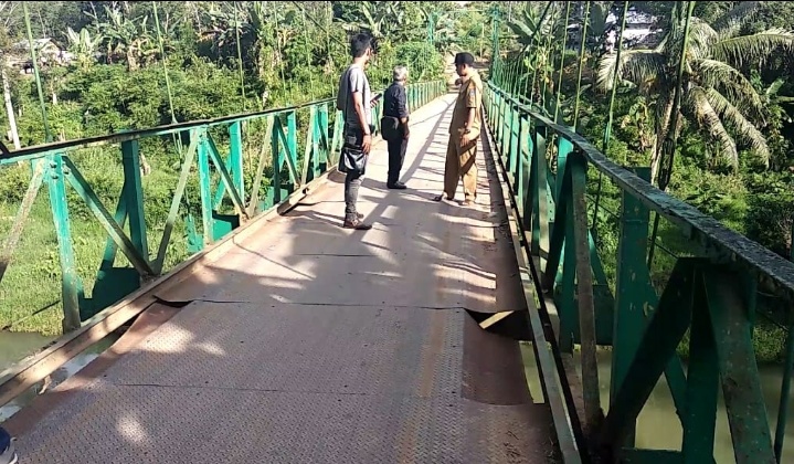 Masyarakat Desa Pagar Din Bengkulu Utara Harapkan Perbaikan Jembatan