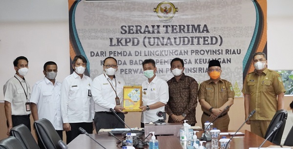 Bupati Serahkan LKPD Unaudited, Berharap Kembali Raih Opini WTP