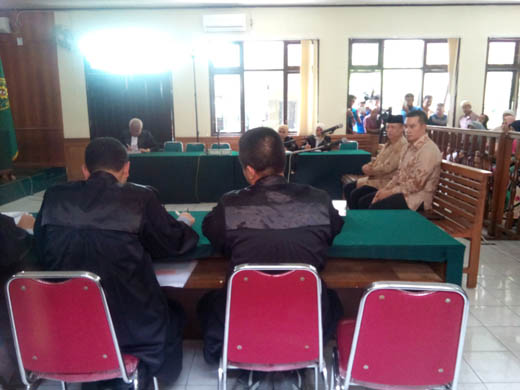 Jaksa Tuntut Suparman Suparman  4,5 dan Johar 6 Tahun Penjara