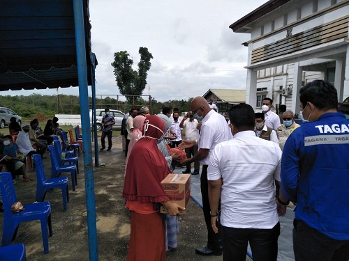 Pemkab Rohil Salurkan Bantuan Kepada Korban Angin Puting Beliung