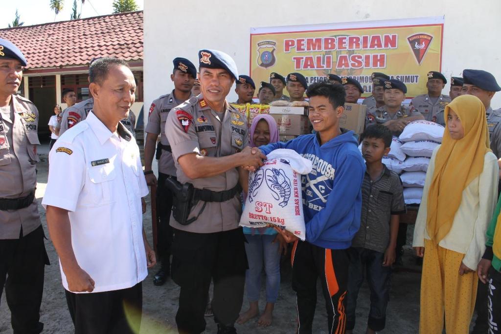 Dalam Rangka HUT Bhayangkara, BKO SAT Brimob Poldasu Santuni Anak Yatim