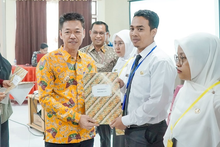 Diikuti 80 Peserta, Bupati Rohil Resmi Tutup Pelatihan Dasar CPNS