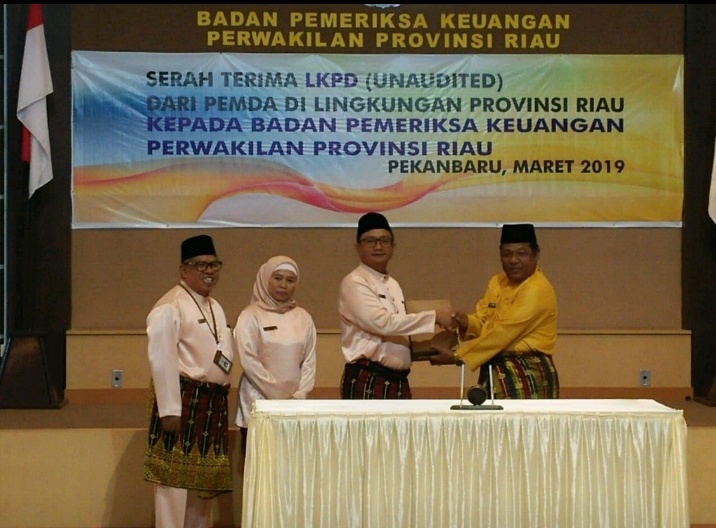 Wabup Serahkan LKPD 2018 Kepada BPK RI