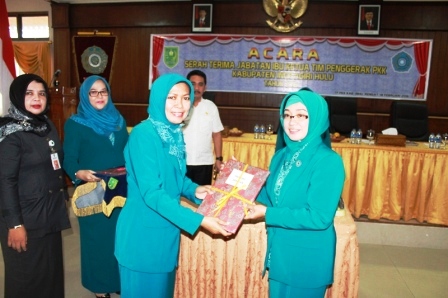 Marlinawati Khairizal Ketua TP PKK Inhu periode 2016-2021.