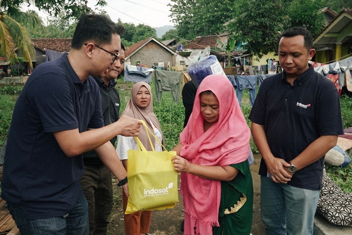 Indosat Salurkan Bantuan Kemanusiaan Bencana Alam Sukabumi, Mulai Makanan Siap Saji Hingga Bantuan Medis 