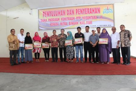 Sempena HUT ke-20, PTPN V Serahkan PMK Untuk 828 Karyawan/ti dan Gelar Donor Darah  