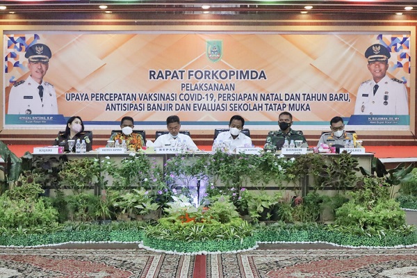 Rakor Percepatan Vaksinasi, Bupati Rohil: Peran Camat dan Penghulu Sangat Penting