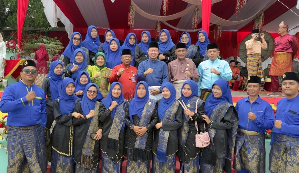 Wakil Bupati Husni Tamrin Pimpin Upacara Hardiknas 2025