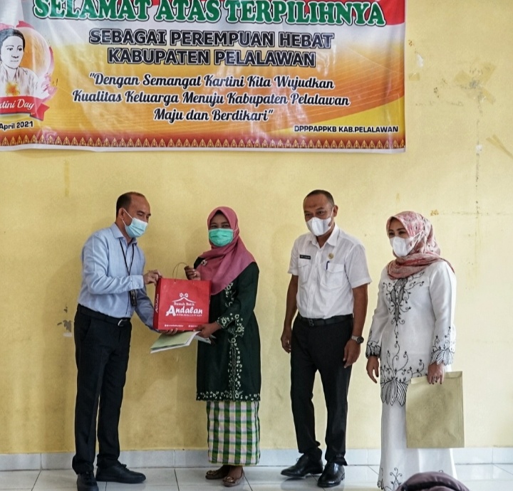Enam Perempuan Pelalawan Raih Penghargaan Kartini Pelalawan