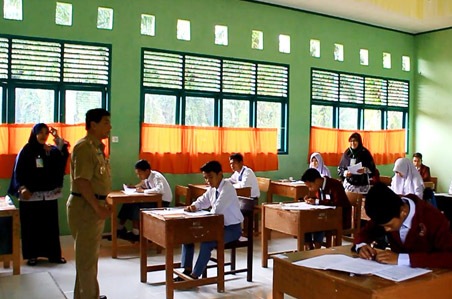  Bupati Rohul Tinjau Pelaksanaan UN di Tiga Sekolah