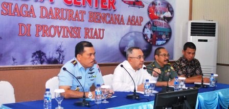 Atasi Langganan Asap, Plt Gubri Minta Semua Pihak Bersinergi Atasi Bencana Karhutla