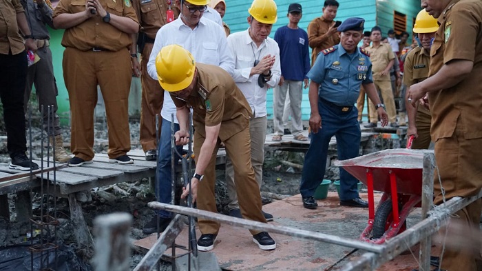 Afrizal Lakukan Peletakan Batu Pertama Pembangunan SDN 001 dan SMPN 003 Sinaboi Sumbangan Donateur