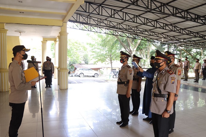 Pimpin Sertijab Dua Kapolsek, Kapolres : Jadilah Pelindung dan Pengayom Kepada Masyarakat
