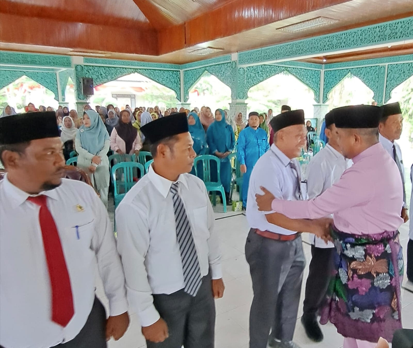 Zukri Kukuhkan Perpanjangan Masa Jabatan Kades dan BPD Kecamatan Pangkalan Kerinci