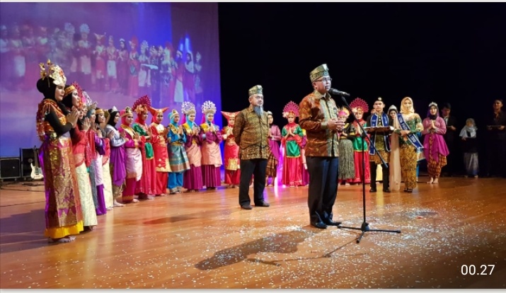 Meriah, Malam Anugerah COMA FIKOM UIR, Dr Abdul Aziz Dosen Terpavorit 2018