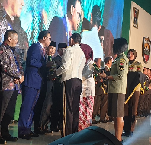 Bupati Suyatno Hadiri Malam Penghargaan Bukit Barisan