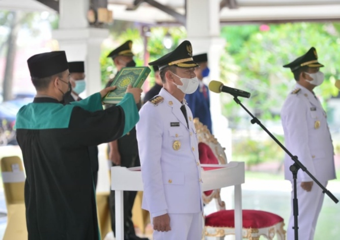 Lantik Bupati dan Wabup Rohil, Gubri :  Rangkul Semua Pihak Untuk Bersama Bangun Rohil