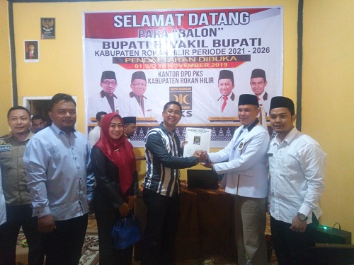 Jhony Charles Kembalikan Formulir Pendaftaran Bacalon Bupati ke PKS