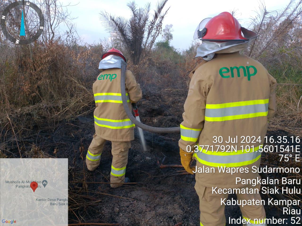 EMP Bentu Limited Turunkan Tim Fire Fighting Padamkan Api di Siak Hulu