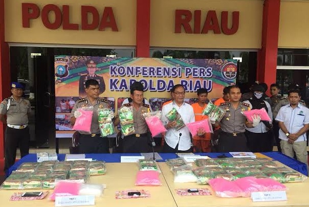  Polda Riau Rilis Tangkapan Sabu dan Ekstasi Senilai Rp 69 Miliar.