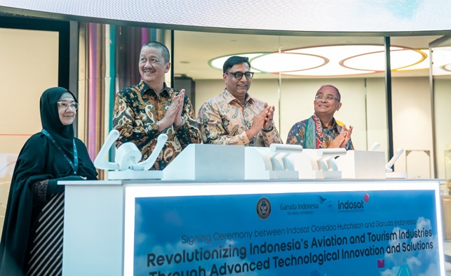 Indosat Salurkan Bantuan Untuk Masyarakat Korban Banjir Bandang di Sumbar