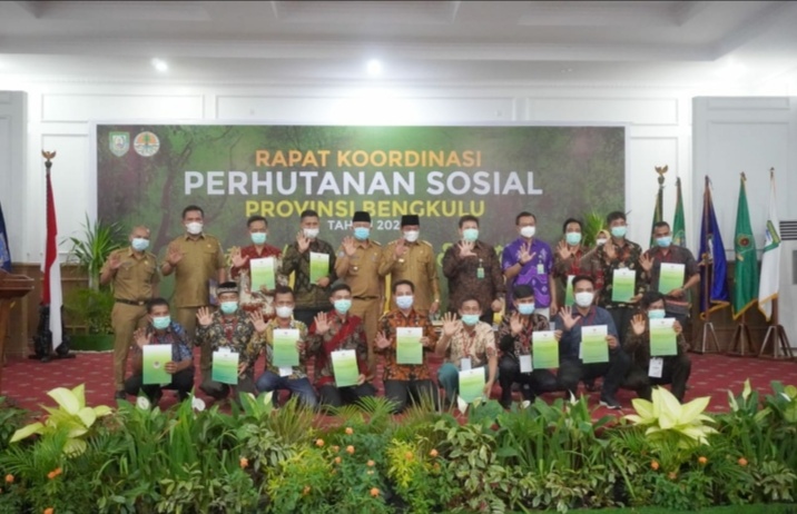 18 Kelompok Masyarakat Menerima SK Hijau Perhutanan Sosial