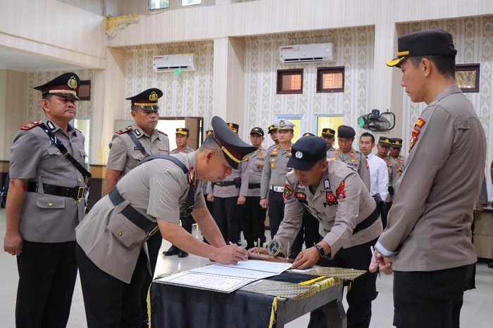 Kapolres Rohil Pimpin Sertijab Rafidin Lumban Gaol SH  Kasat Intelkam Bersama 4 Kapolsek 