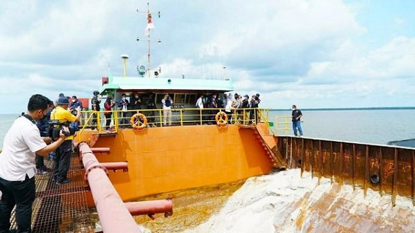  Laut Untuk Nelayan, Bukan Untuk Perusahaan Perusak Lingkungan
