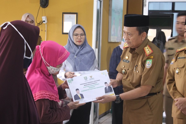 Pemprov Bengkulu bersama BAZNAS Salurkan Zakat untuk Kaum Dhuafa