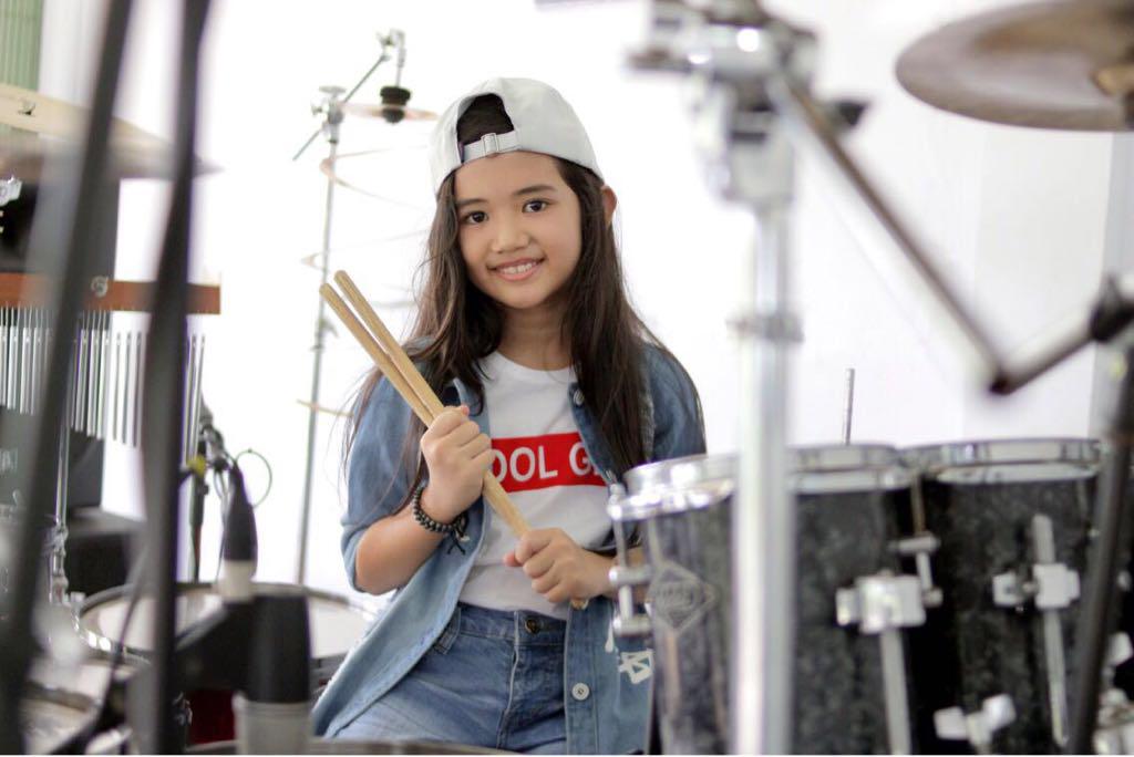 Penghujung Tahun, Drummer Cilik Asal Bengkulu Pecahkan Rekor Bermain Drum Terlama