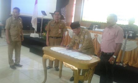 Bupati Pelalawan Instruksikan Perusahaan Beri Beasiswa Bagi Masyarakat Tempatan.
