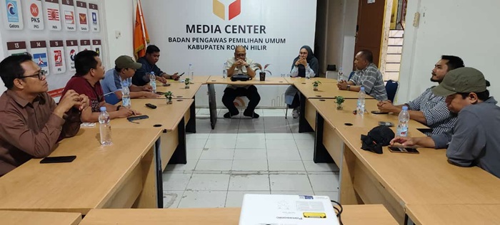 Tingkatkan Kemampuan Kehumasan, Bawaslu Riau Supervisi dan Evaluasi Kehumasan Bawaslu Rokan Hilir