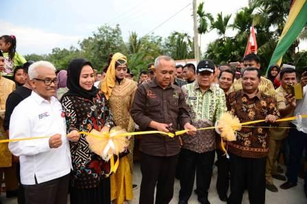 Gubri Resmikan Empat Jembatan di Rokan IV Koto, Rohul