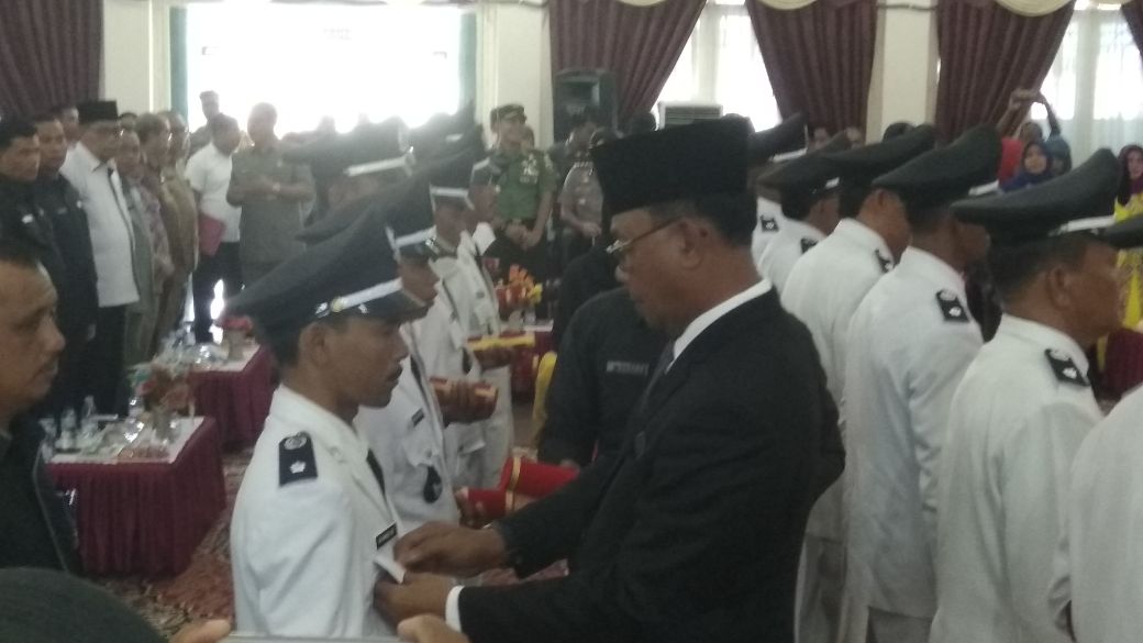 Bupati Suyatno Lantik 19 Datuk Penghulu di Dua Kecamatan