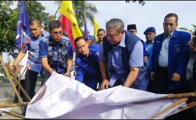 Pimpinan Partai Prihatin Pengrusakan Baliho Demokrat di Pekanbaru