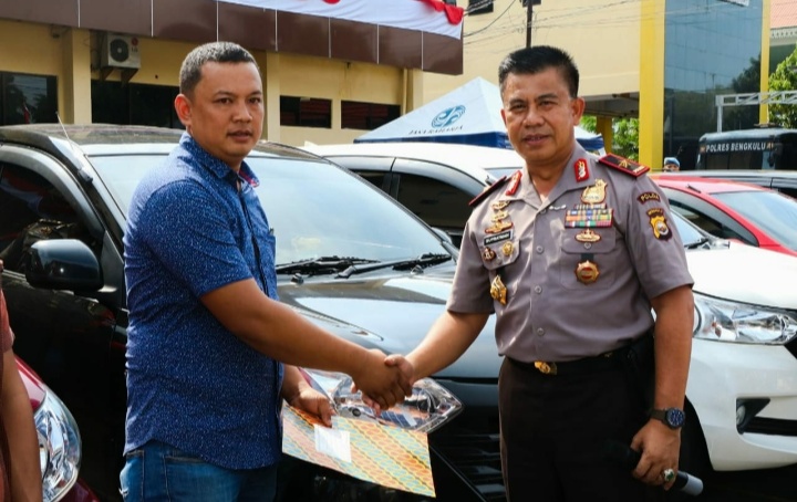 Kapolda Bengkulu Serahkan BB Ranmor Pada Korban, Masyarakat Silahkan Cek!