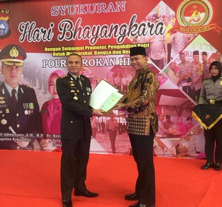Di HUT Bhayangkara ke 73, BPN Serahkan Sertifikat Hak Pakai Kepada Polres Rohil
