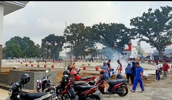 Sukseskan Porwil Sumatera X, ASN Pemprov Bengkulu Gotong-royong Bersihkan Venue