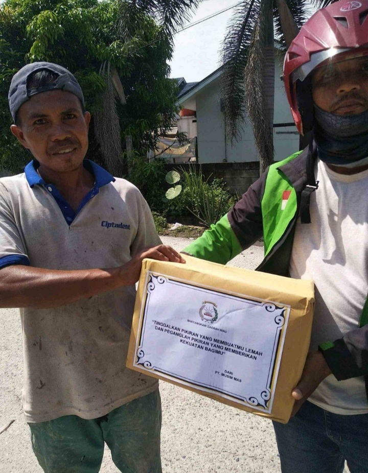 Polda Riau Bantu Masyarakat Terdampak Langsung Covid-19