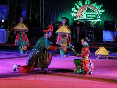   Pentas Seni Kampung Budaya, Bupati dari Malaysia Kagum
