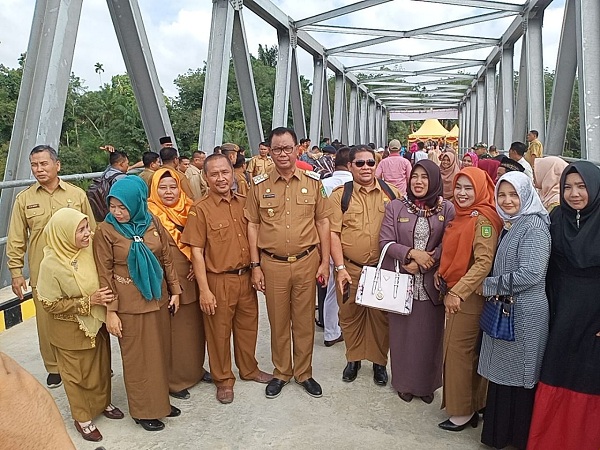 Potong Waktu 1,5 Jam, Jembatan Akses ke Rohul Diresmikan Bupati Suyatno