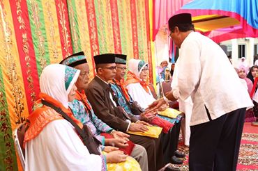 Wabup Said Hasyim Lepas Keberangkatan 64 Calon Haji Kepulauan Meranti