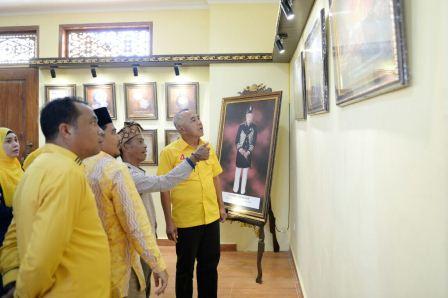 Kembangkan Wisata Berbasis Budaya, Andi Rachman Disambut Tari Persembahan di Istana Sayap Pelalawan 