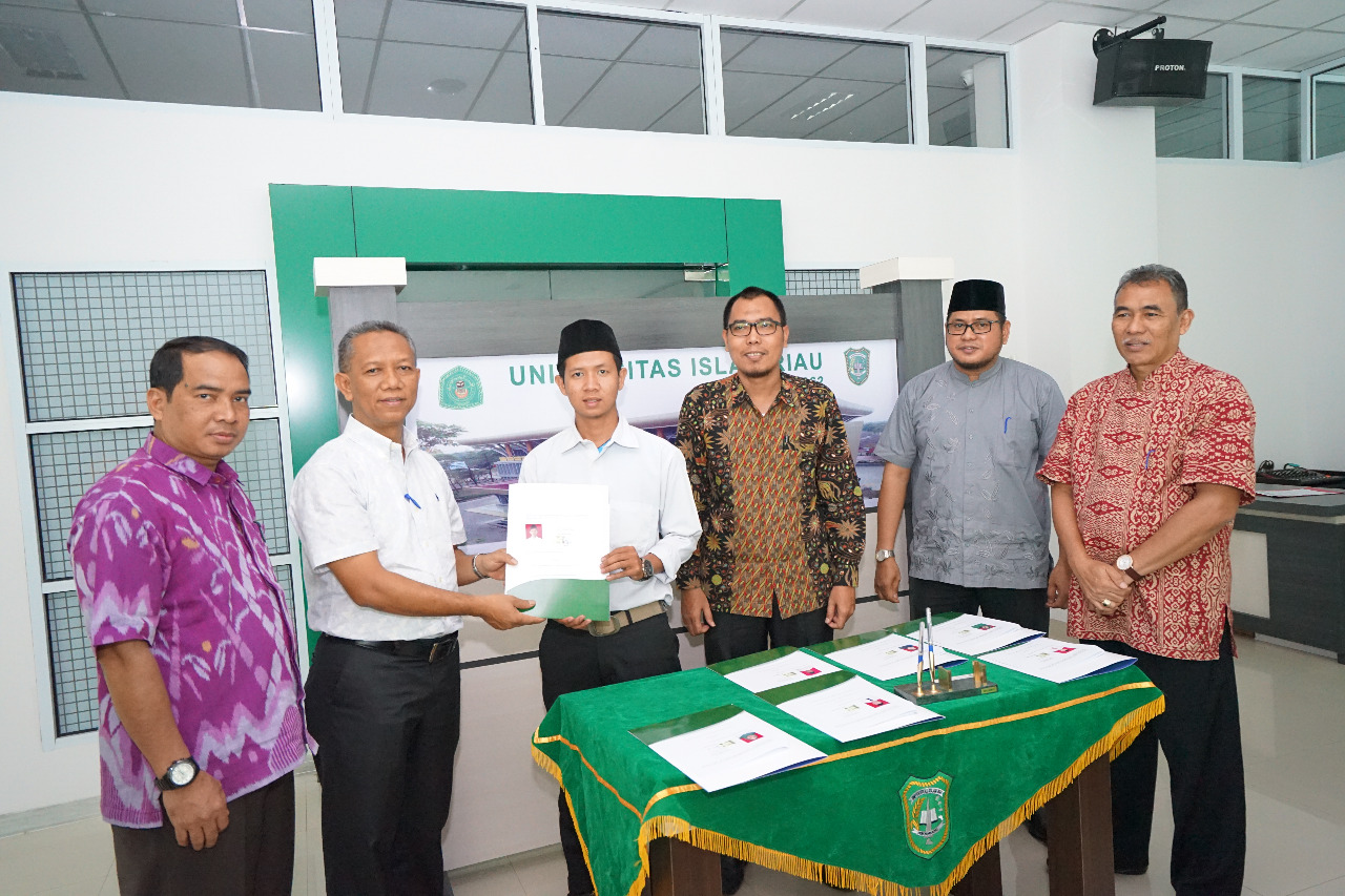 7 Mahasiswa UIR Terima Beasiswa dan Uang Bulanan dari BAZNAS Pusat