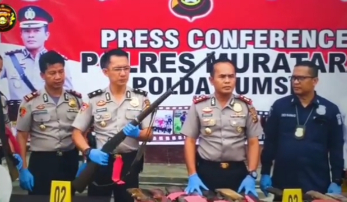 Warga Serahkan Sebanyak 20 Senpi Rakitan Dipolres Muratara