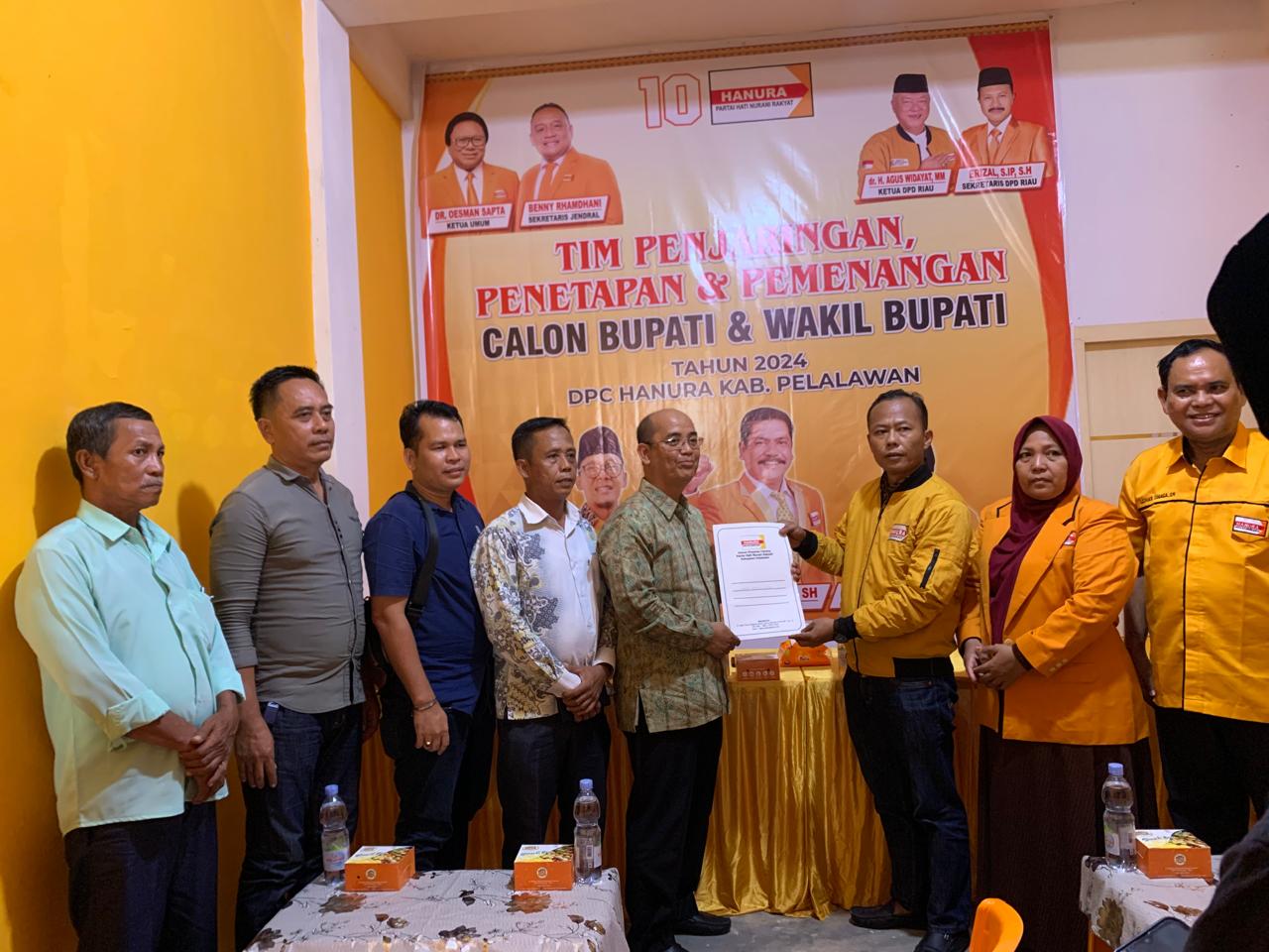 Budi Artiful Kembalikan Formulir Balon Bupati ke Hanura